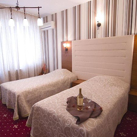 Arena Tarnovo Hotel - Free Private Parking Велико-Тирново Екстер'єр фото
