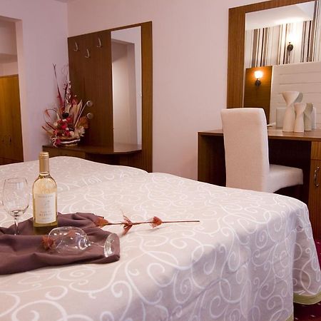 Arena Tarnovo Hotel - Free Private Parking Велико-Тирново Екстер'єр фото