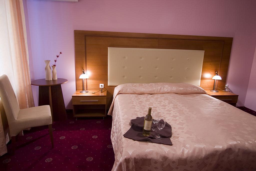 Arena Tarnovo Hotel - Free Private Parking Велико-Тирново Номер фото