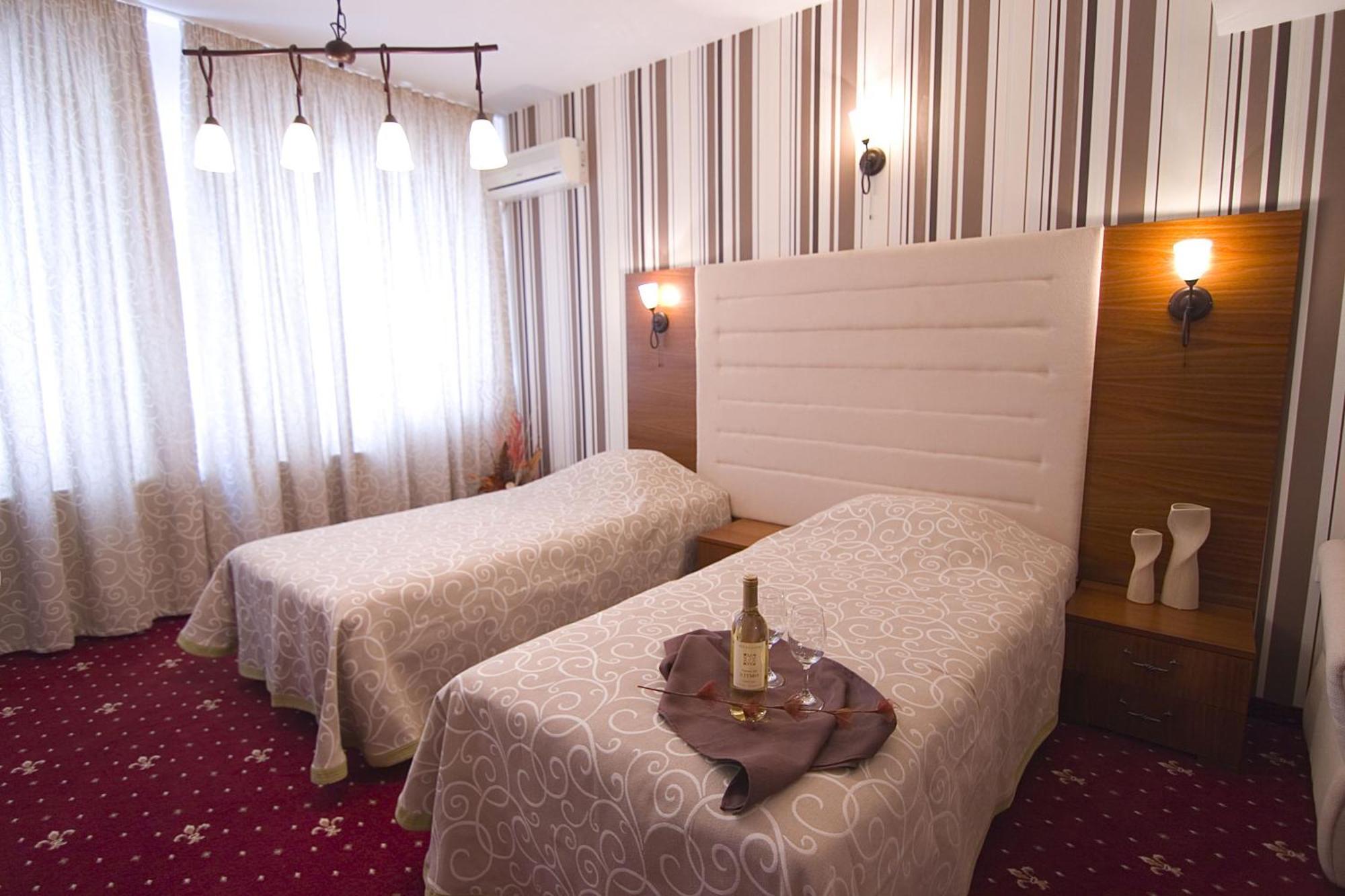 Arena Tarnovo Hotel - Free Private Parking Велико-Тирново Екстер'єр фото