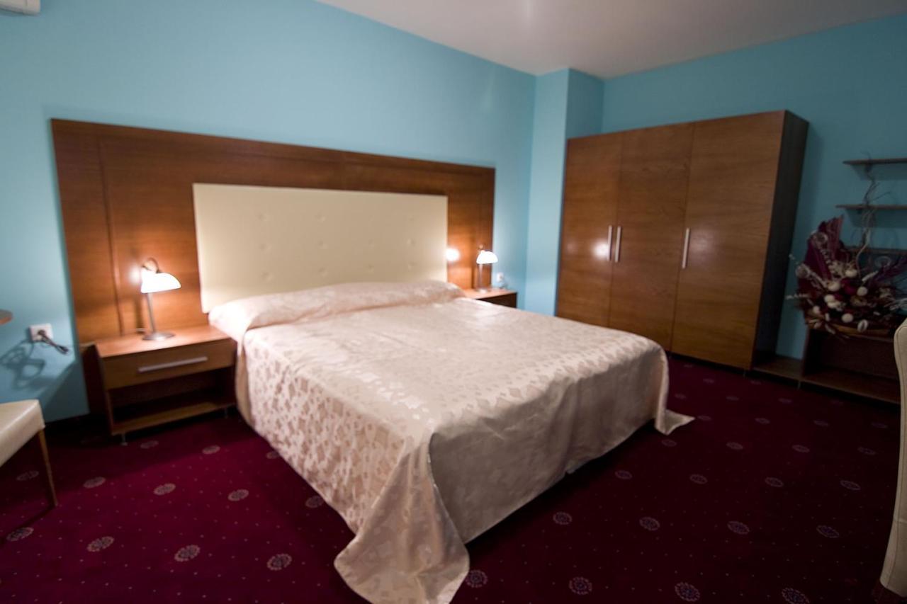 Arena Tarnovo Hotel - Free Private Parking Велико-Тирново Екстер'єр фото